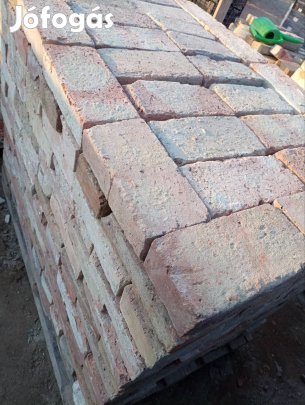 Kisméretű tégla!
