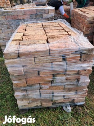 Kisméretű tégla raklapon - válogatva és nem bonott