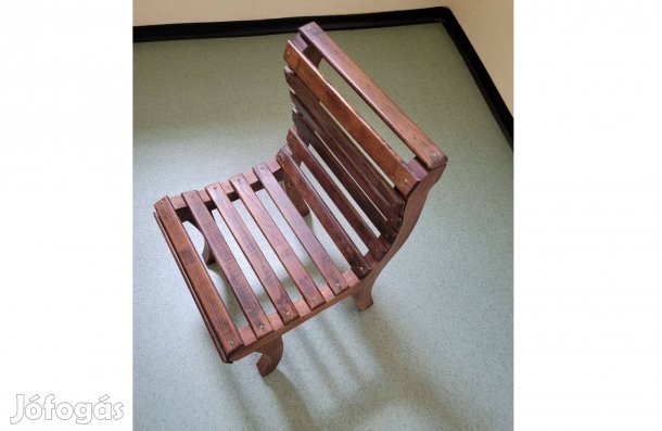 Kisméretű tömör fa gyerek szék az 1950-es évekből