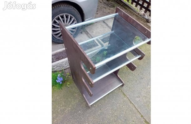 Kisméretű üveges polc