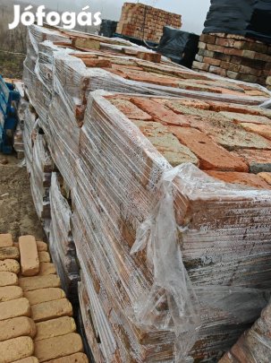 Kisméretű vörös műemlék tégla Orsz. Száll