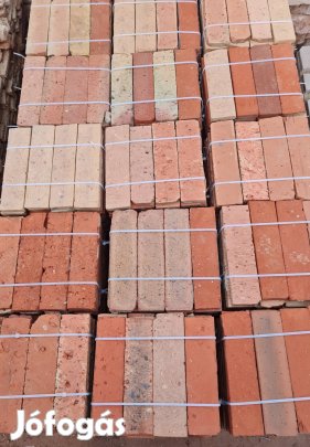 Kisméretű vöröses árnyalatra szeletelt tégla 