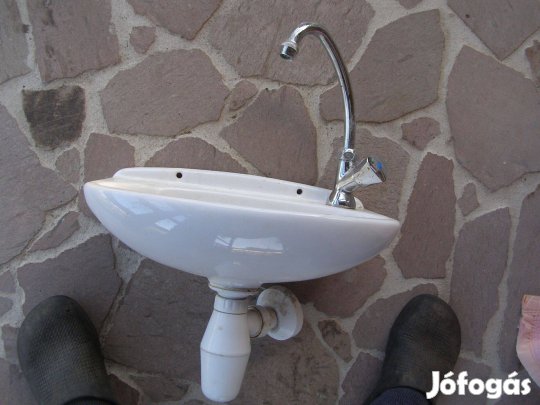 Kismosdó csappal és lefolyóval