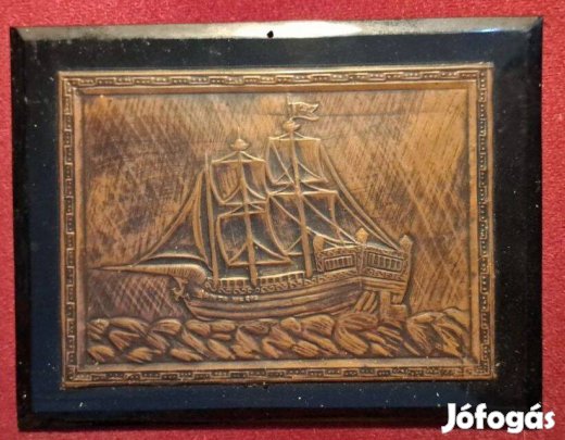 Kisplasztikai jellegű, falra akasztható dombormű (relief) II hajó . 14