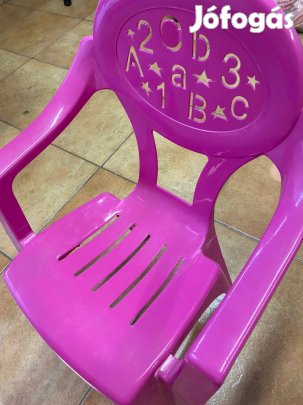 Kisszék műanyagból kicsiknek