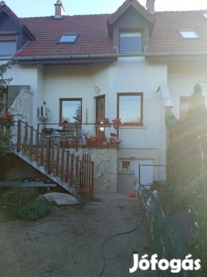 Kistarcsa, Hollandia lakótelep, 88 m2-es, sorház, 3+1 szobás