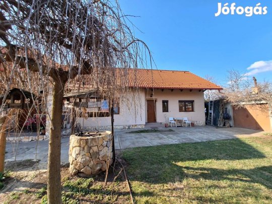 Kistarcsa, Munkácsi Mihály utca, 122 m2-es, 2 generációs, családi ház