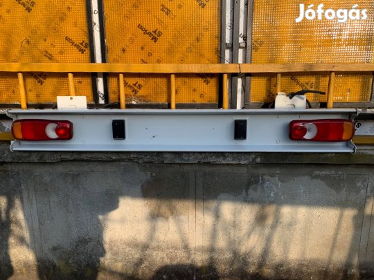 Kisteherautó hátsó fém lökhárító lámpákkal