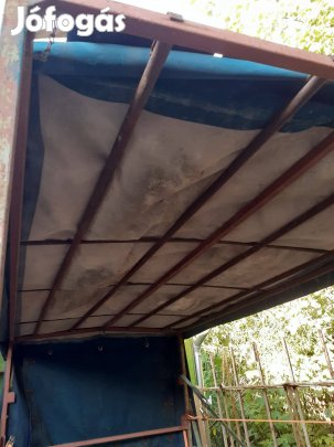 Kisteherautó platóponyva fém vázzal