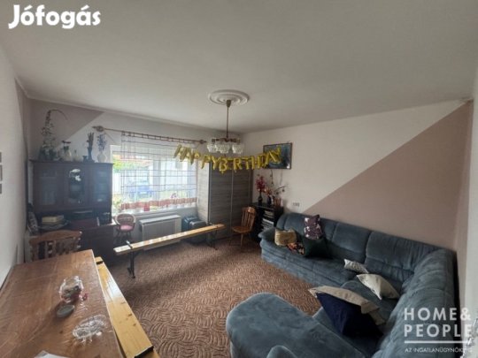 Kisteleki tégla ház eladó!