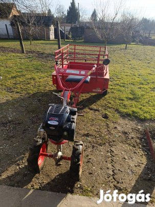 Kistraktor pótkocsival