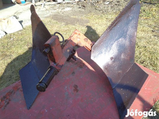 Kistraktor váltvaforgatóeke