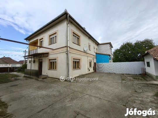 Kisújszállási 165 nm-es ház eladó