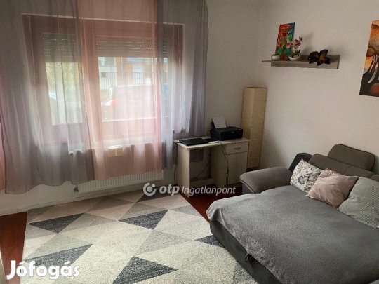 Kisújszállási 92 nm-es lakás eladó