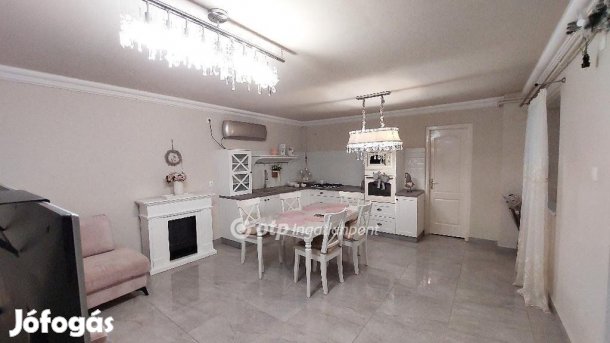 Kisújszállási eladó 150 nm-es ház