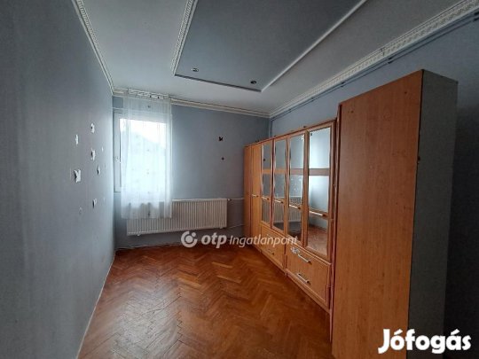 Kisújszállási eladó 184 nm-es ház