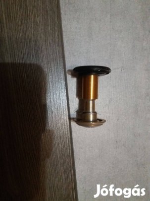 Kitekintő, kukucskáló