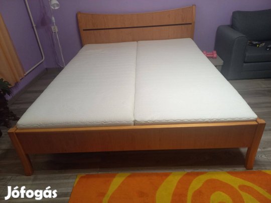 Kitünő állapotban lévő franciaaágy