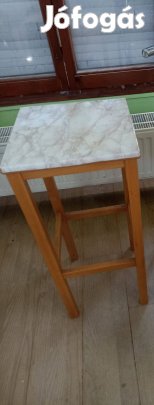 Kitűnő állapotú fa bárszék