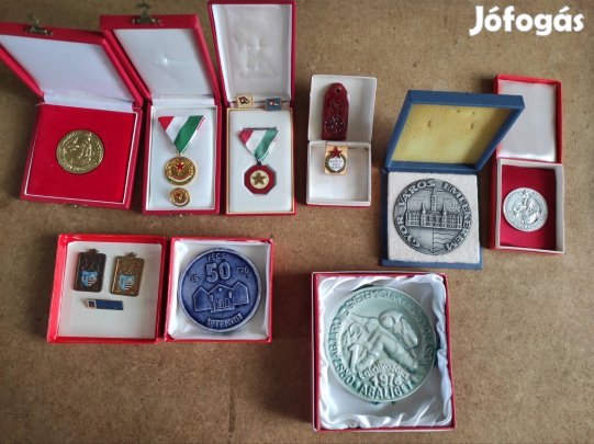 Kitüntetés, érmék, plakett