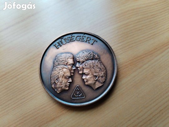 Kitüntető bronz érem Magyar Kábelművek "Hüságért"