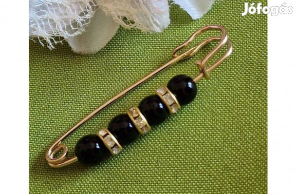 Kitűző, bross BRO132B - strasszköves 4 gyöngyös melltű 20x875mm