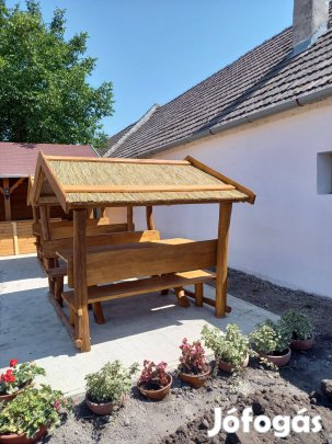 Kiülő nád tetővel egyenesen a gyártótól