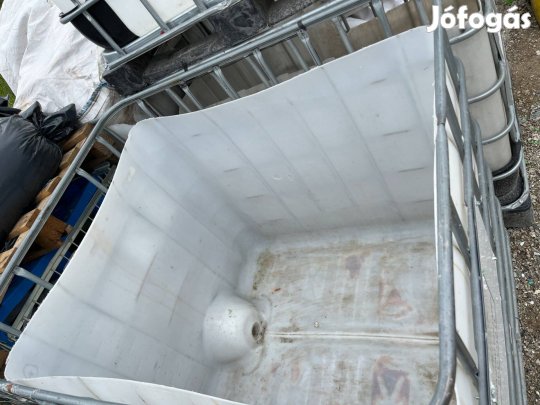 Kivágott IBC tartály