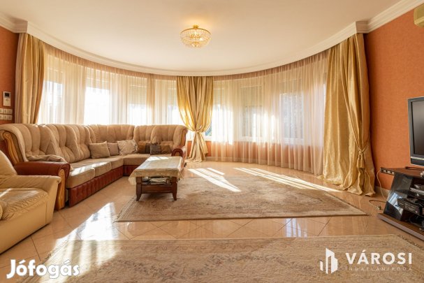 Kiváló 3 szintes családi ház a XVI. kerület határán!