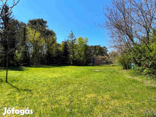 Kiváló adottságú, Vízközeli, közművesített telek Balatonfenyvesen