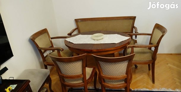 Kíváló allapotban levö tömórfa étkező garn.