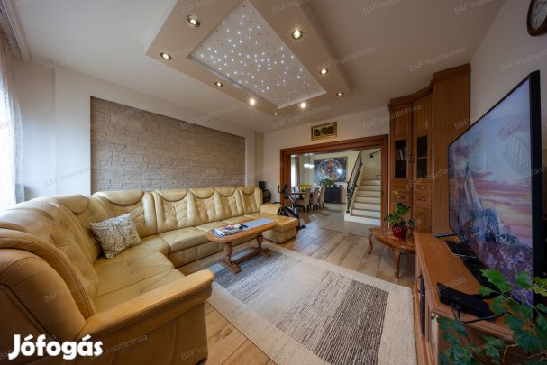 Kiváló állapotú 4 szoba + nappalis családi ház Hajdúszoboszlón