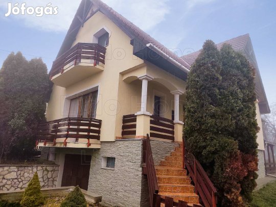 Kiváló állapotú, háromszintes családi ház Felsőörsön!