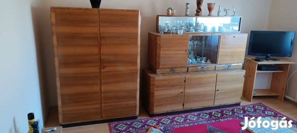 Kiváló állapotú, kétrészes diófa szekrénysor