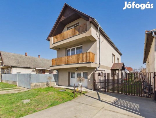 Kiváló állapotú, többfunkciós családi ház remek lokációval