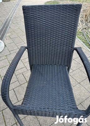 Kiváló állapotú rakásolható kerti székek