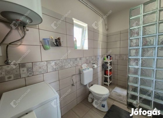 Kiváló elhelyezkedéssel eladó családiház kivételes áron