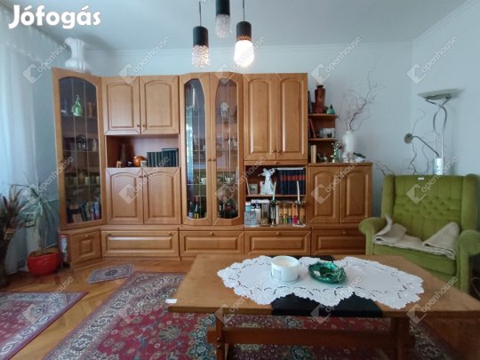 Kiváló elhelyezkedésű 60 négyzetméteres erkélyes lakás garázzsal