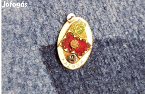 Kiváló katona kitűző