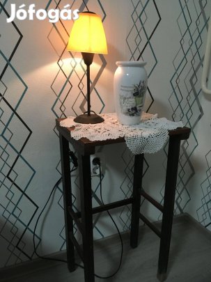 Kiváló kis asztalka eladó jelképes áron