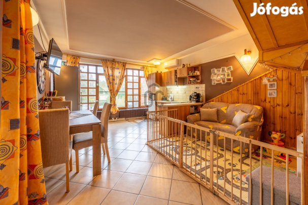 Kiváló lehetőség  Pécelen, két generációnak is tökéletes