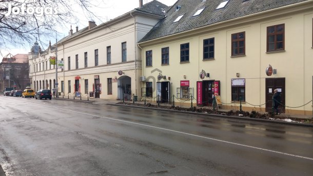 Kiváló üzlethelyiség a központban Szekszárd