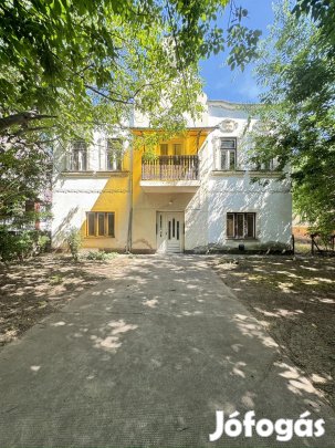 Kivételes Lehetőség Nyíregyháza Szívében: Eladó Felújítandó Villa