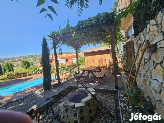 Kivételes kertkapcsolatos lakás eladó!