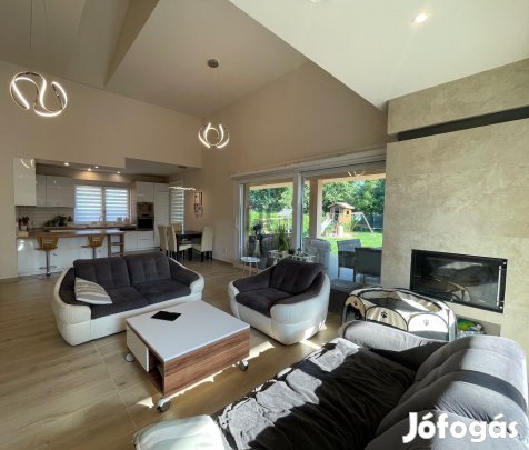 Kivételes lehetőség Kerekestelepen  Újszerű, energiatakarékos családi