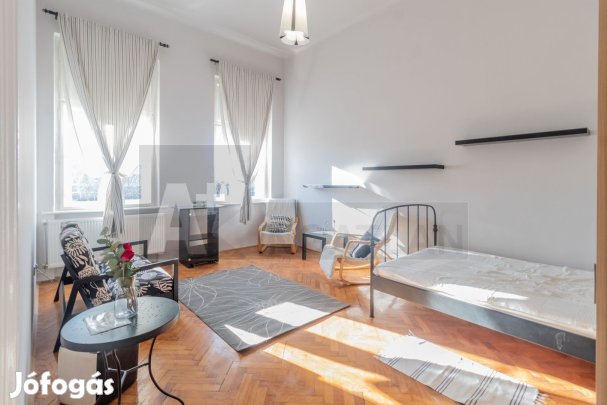 Kivételes lehetőség a Szent István téren  nagy lakás, több