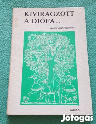 Kivirágzott a diófa - Népi gyermekjátékok könyv