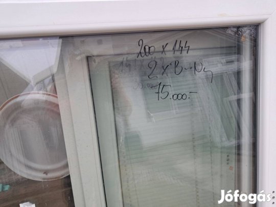 Kivűl aranytölgy színű