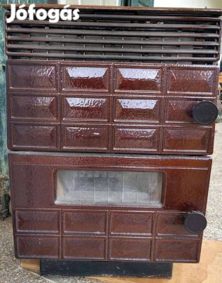 Klasszikus barna cserépkályha jó állapotban