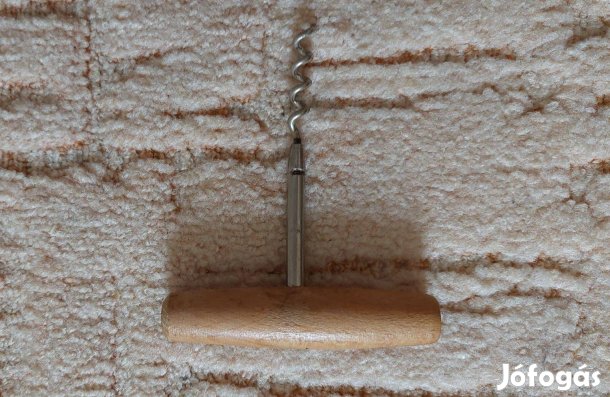 Klasszikus bornyitó fából